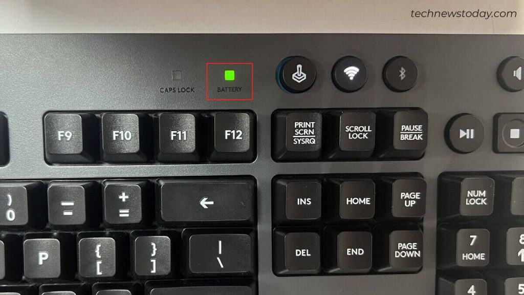 Why Is My Wireless Keyboard Not Working? 6 Quick Fixes 5 battery-indicator-on-wireless-keyboard