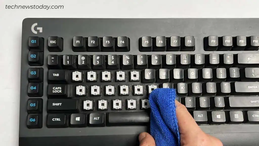 clean-mechanical-switches-in-keyboard-1024x576