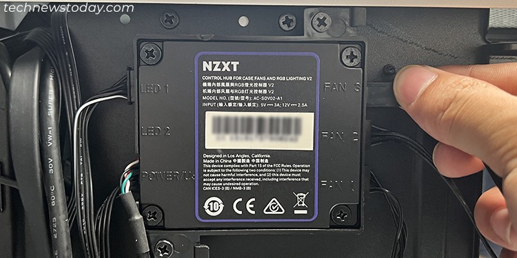 connect-fan-cable-to-fan-controller
