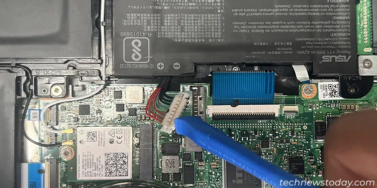 disconnect-internal-laptop-battery