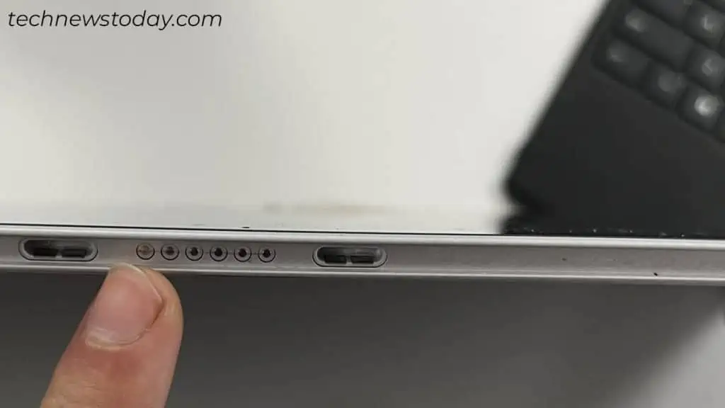 metal-contacts-of-keyboard-in-surface-pro-4-1024x576