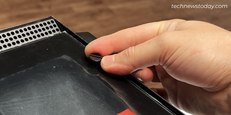 How to Open a PC Case Safely 11 open-thumb-screws-on-pc-panel