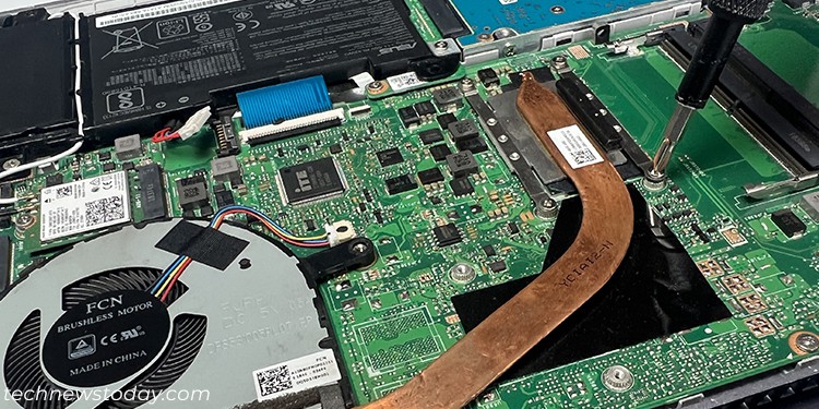 unscrew-heat-sink-laptop