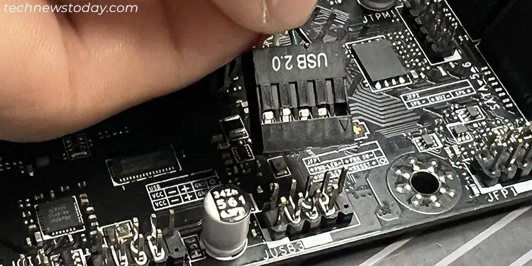 How to Install Case Fans on Your PC 12 usb-header-fan-controller