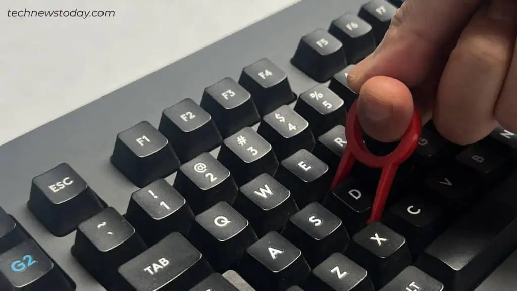 use-keycap-puller-and-remove-keys-1024x576