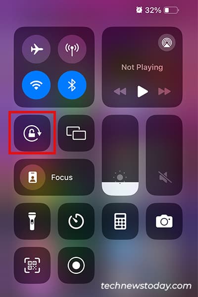How to Make Keyboard Bigger on iPhone 4 Lock Screen iPhone