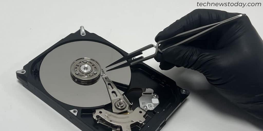 Why is My Hard Drive Clicking? How to Fix It? 1 actuator-arm-read-write-head-problem-hard-disk