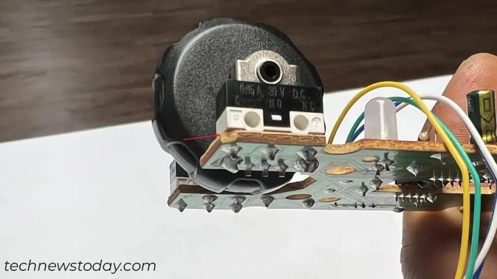 check-if-switch-is-detached-from-the-main-board-1024x576
