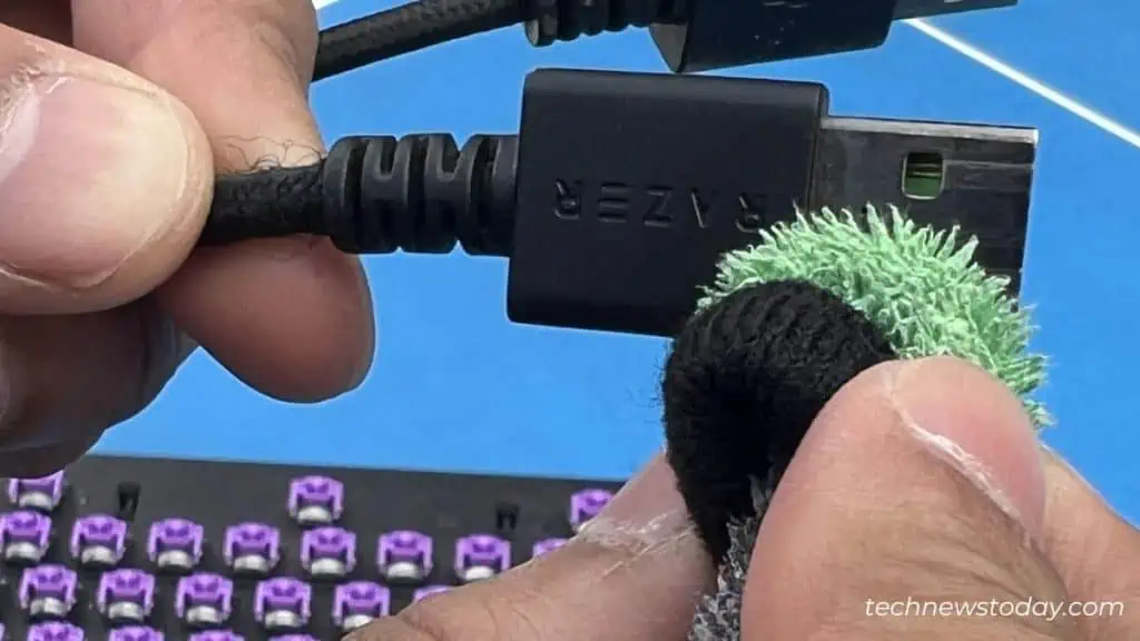 clean-keyboard-usb-connector-1024x576