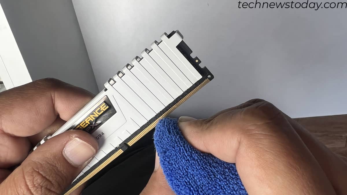 clean RAM connectors