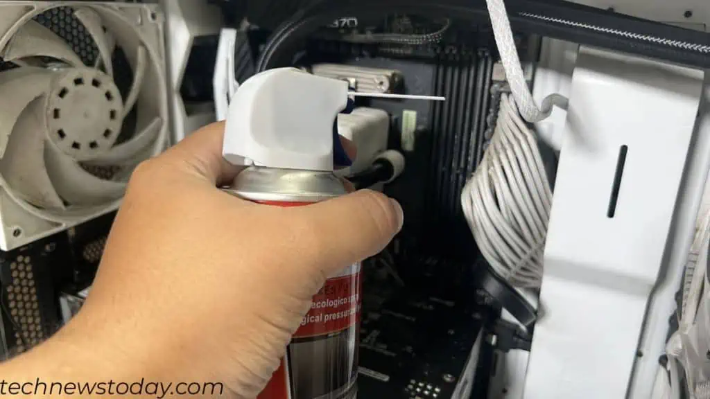 clean-ram-slot-canned-air-2-1024x576