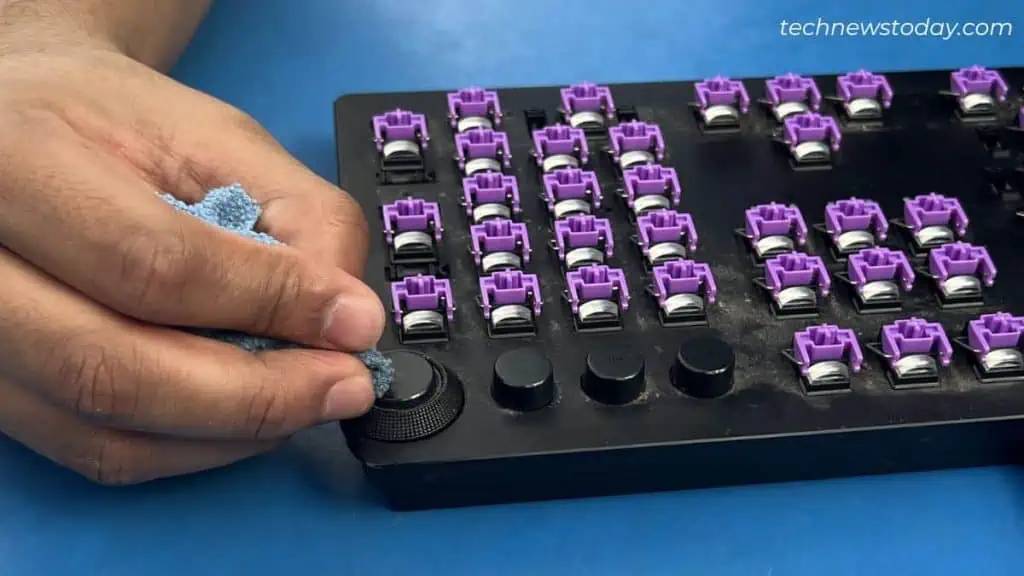 cleaning-razer-keyboard-media-buttons-1024x576