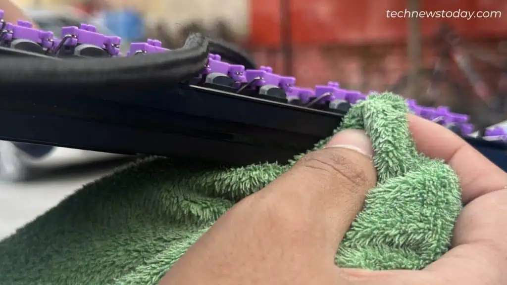 cleaning-razer-keyboard-side-housing-1024x576