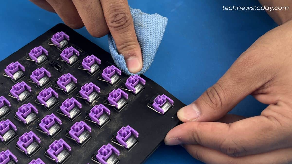 cleaning razer keyboard using microfiber towel