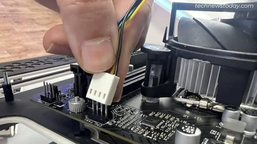 connecting-fan-cable-to-header-1024x576