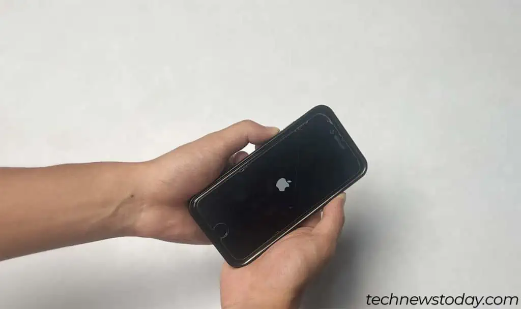 force-restart-iphone-7-or-lower-3-1024x608