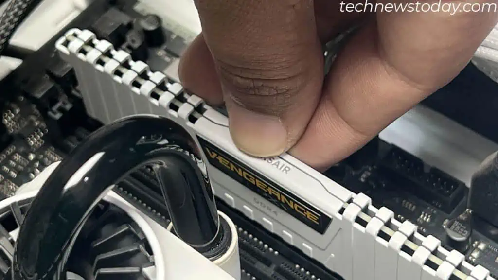 insert-RAM-slot-after-cleaning-1-1024x576