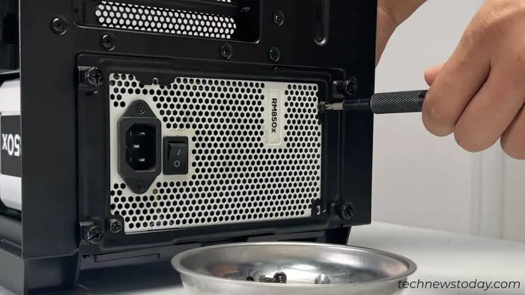 install-psu-into-your-pc-case-1024x576