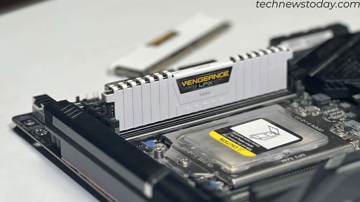 instalar ram en la placa base