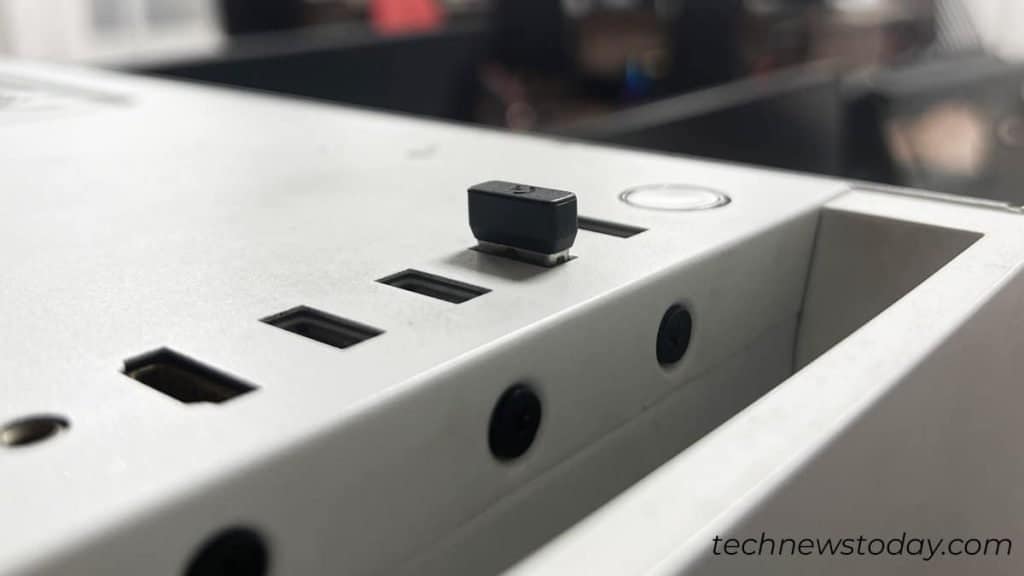 Keyboard Not Connecting? Here's How to Fix It 6 plug-receiver-in-front-panel-of-pc