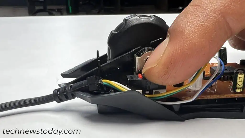 press-the-switches-on-mouse-board-1024x576