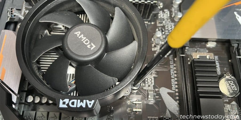 How to Remove a CPU Cooler from Motherboard The Right Way 5 remove-air-cpu-cooler-spring-screw