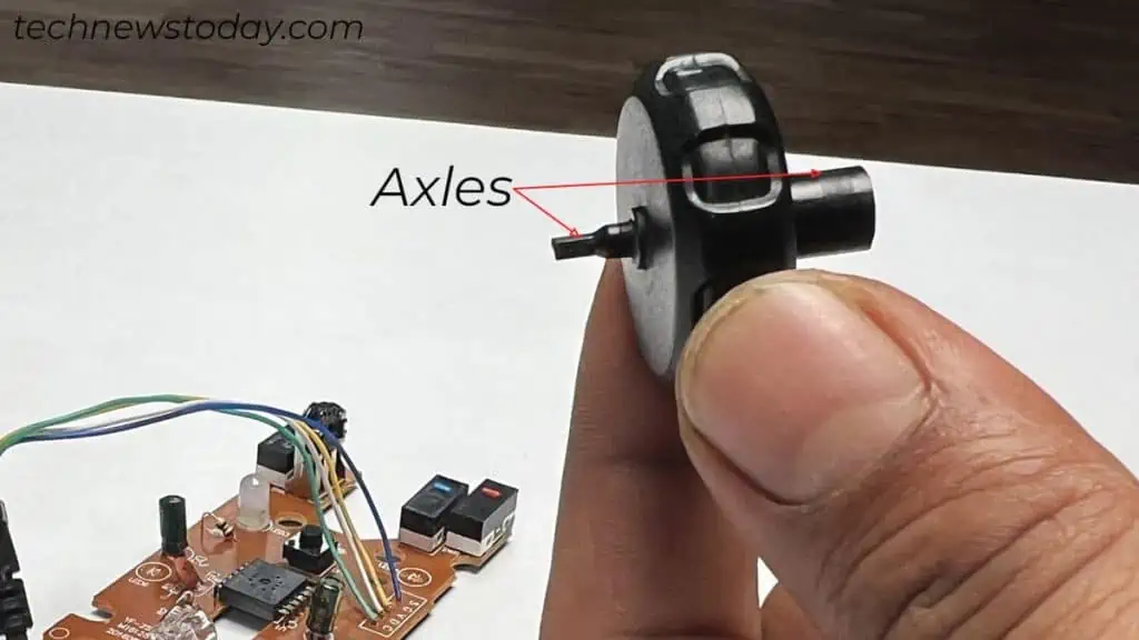 see-if-axle-of-scroll-wheel-is-broken-1-1024x576