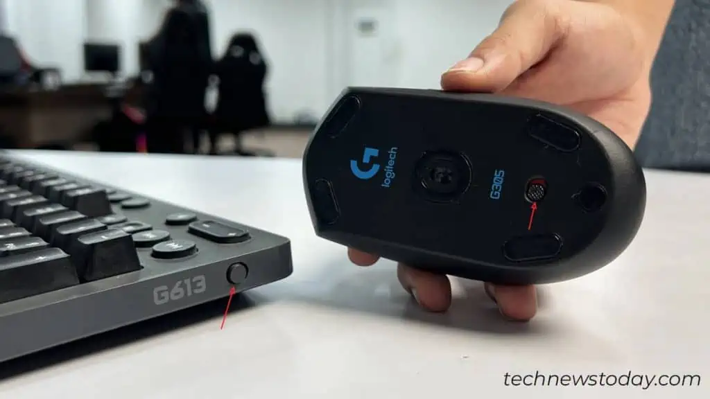 turn-on-or-off-wireless-keyboard-mouse-1024x576