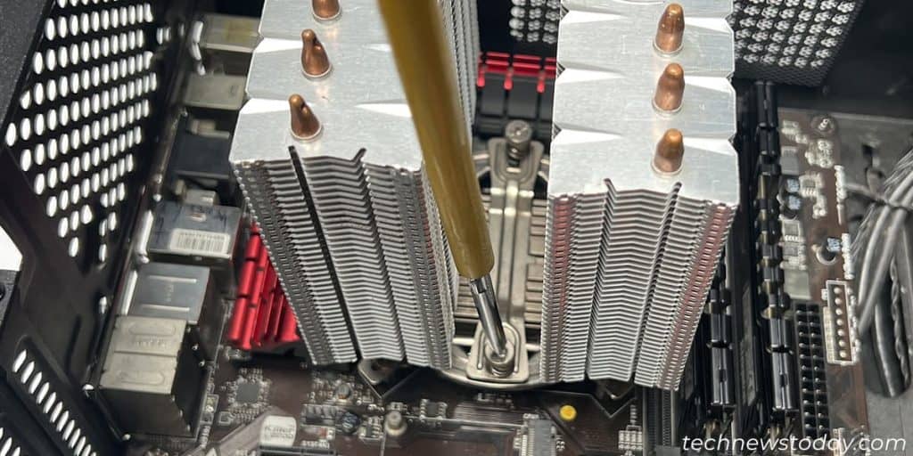 How to Remove a CPU Cooler from Motherboard The Right Way 7 unscrew-air-cooler-mounting-bracket