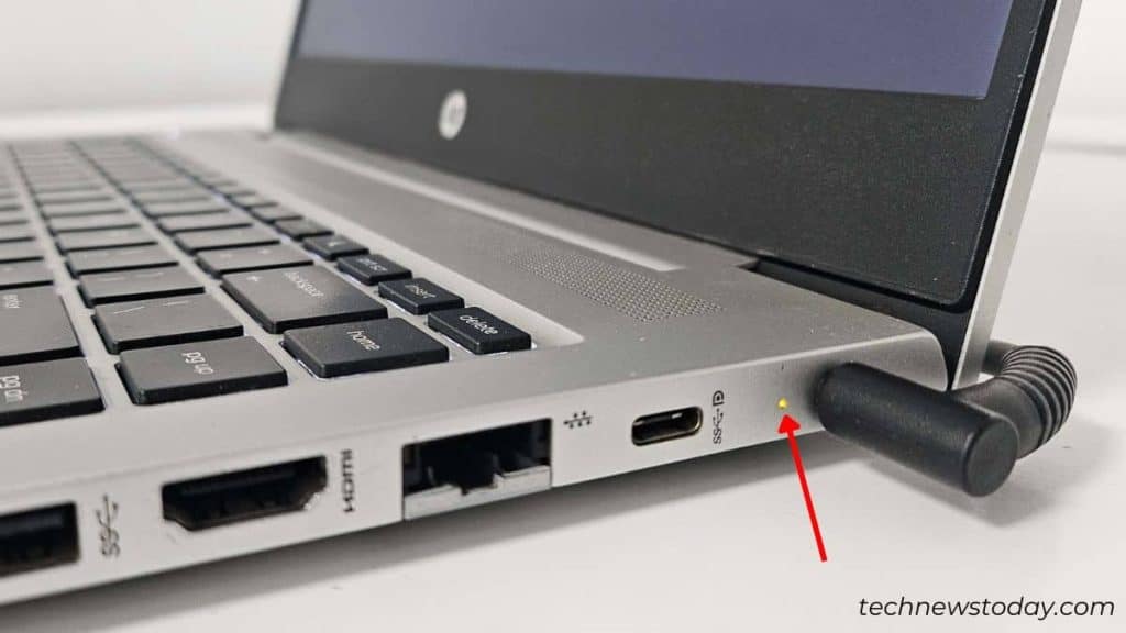 HP Laptop Won't Turn on? Here's How to Fix It 2 check battery led light on hp laptop