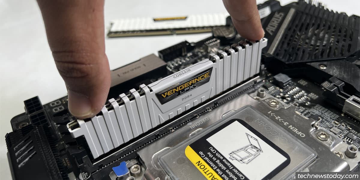 install-corsair-ram-module