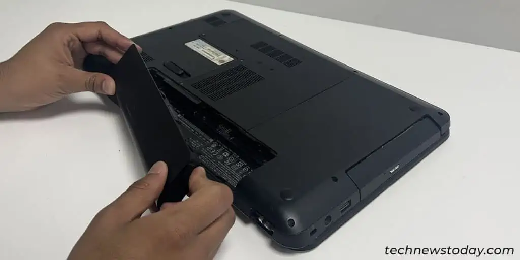 remove-laptop-battery-1024x512