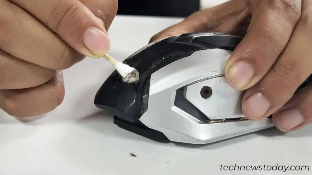 clean-a-mouse-externals-using-a-q-tip-1024x576
