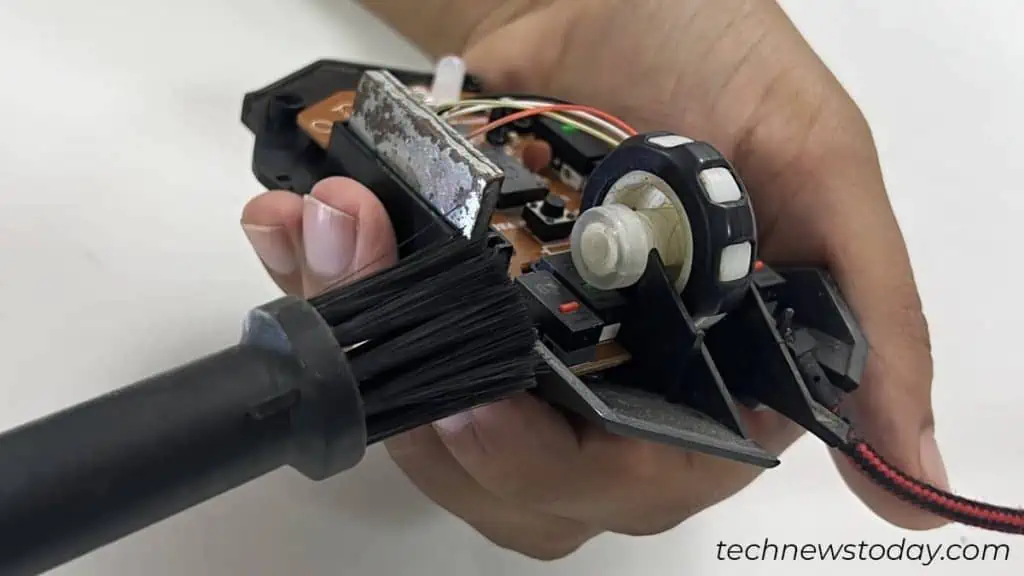 How to Clean a Mouse (Quick and Easy) 9 clean-the-scroll-wheel-and-buttons-of-a-mouse-1024x576