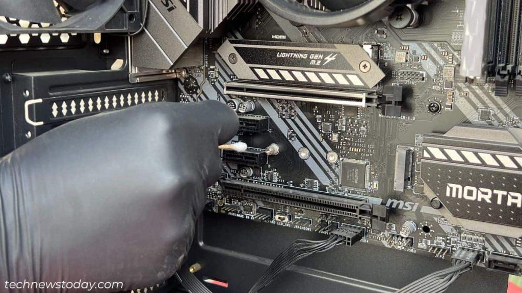 How to Clean Dust From PC 17 cleaning pcie using qtip