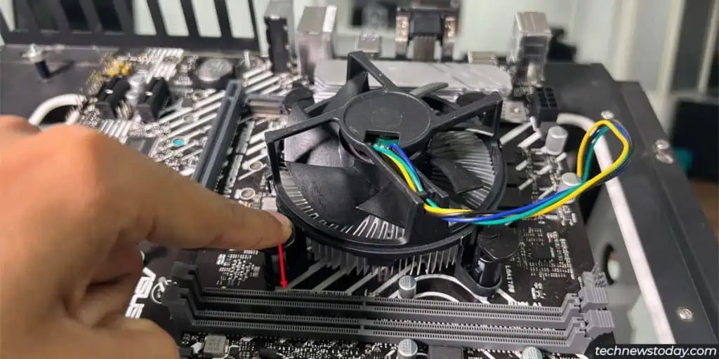 How To Install Intel CPU on Motherboard Safely 15 lock-intel-cpu-cooler-pin-1024x512