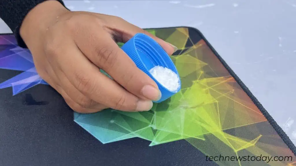 put-some-baking-soda-to-clean-a-mousepad-1024x576
