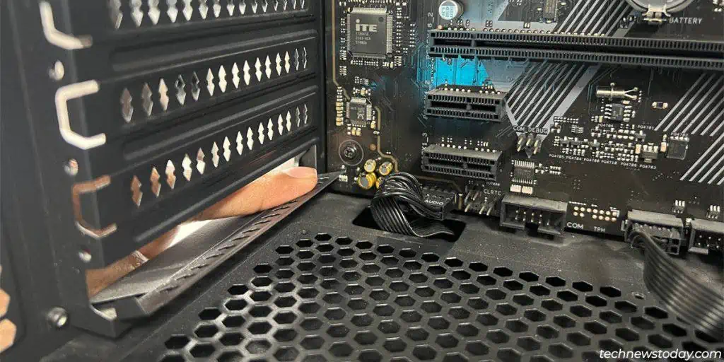 remove-pcie-metal-bracket-1024x512