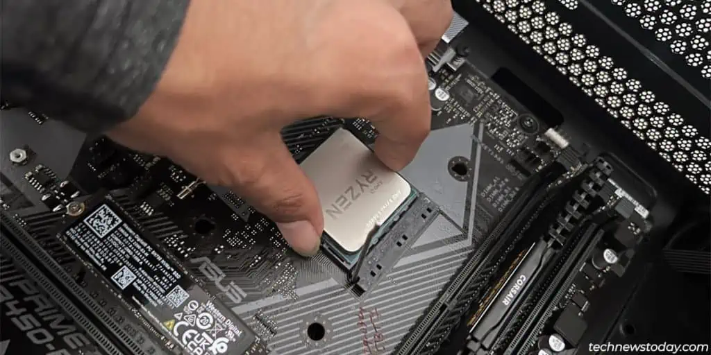 removing-amd-ryzen-cpu-from-socket-1024x512