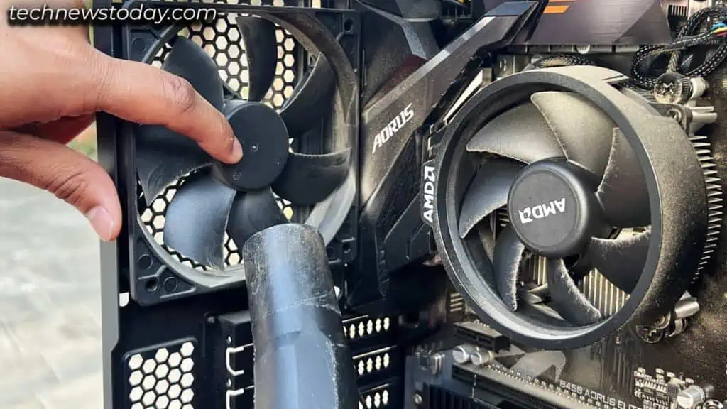 hold-fans-before-cleaning-with-vacuum-cleaner-1-1024x576