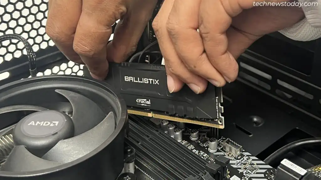 removing-RAM-sticks-1024x576