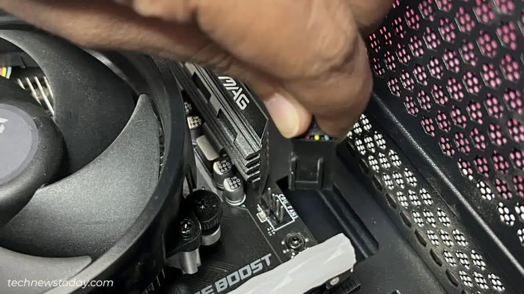 unplug-cables-from-cpu-fan-header-1024x576