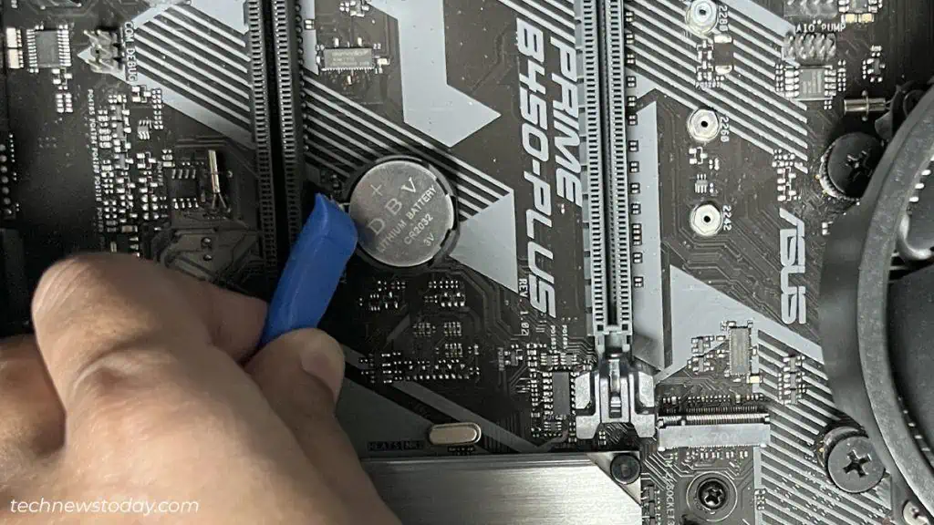 removing-cmos-battery-on-atx-motherboard-1024x576